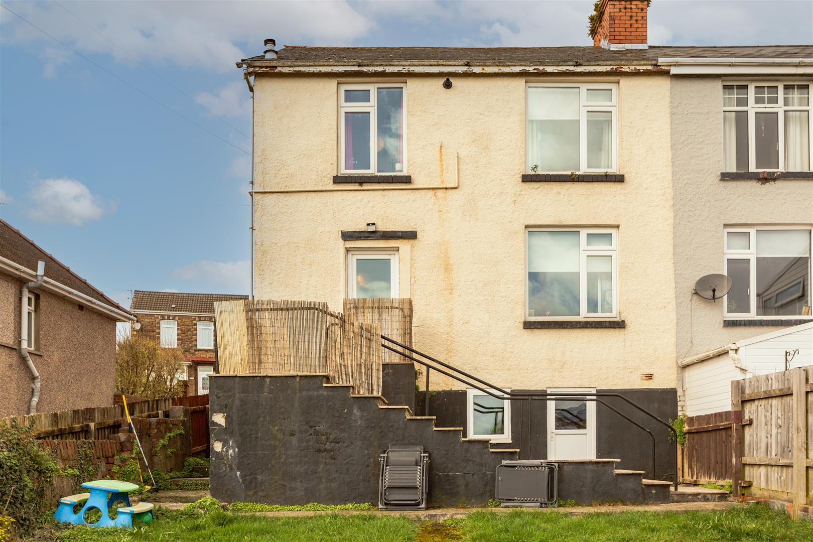 Vicarage Road, Morriston, Swansea, SA6 6DJ